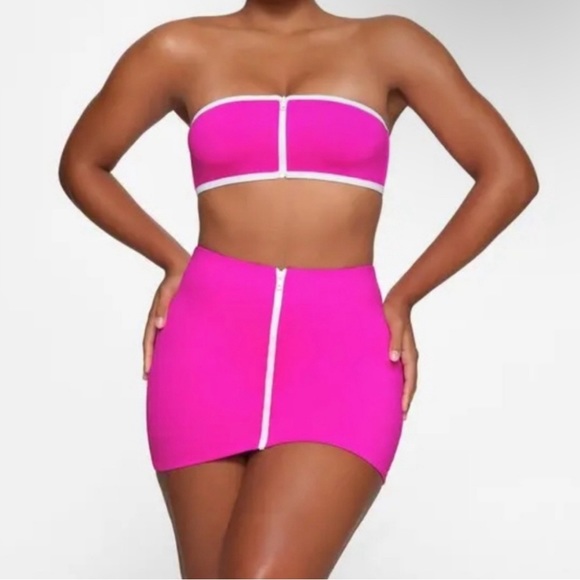 Skims Sporty Zipper Swim Hisbicus Mini Skirt - Picture 3 of 4